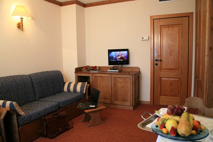 Imagen de los interiores del Hotel Alaska Cortina. Foto 10