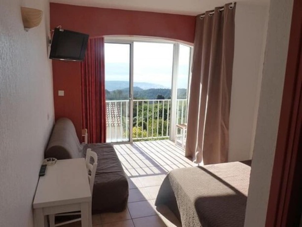 Imagen de la habitación del Hotel Alata. Foto 8