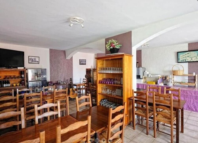 Imagen del bar/restaurante del Hotel Alata. Foto 3