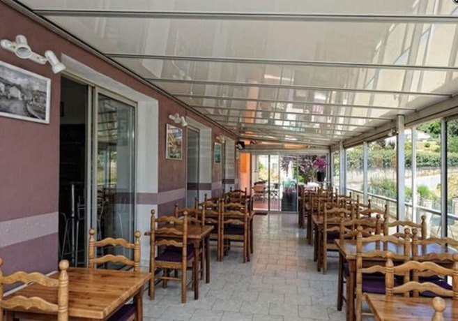 Imagen del bar/restaurante del Hotel Alata. Foto 4