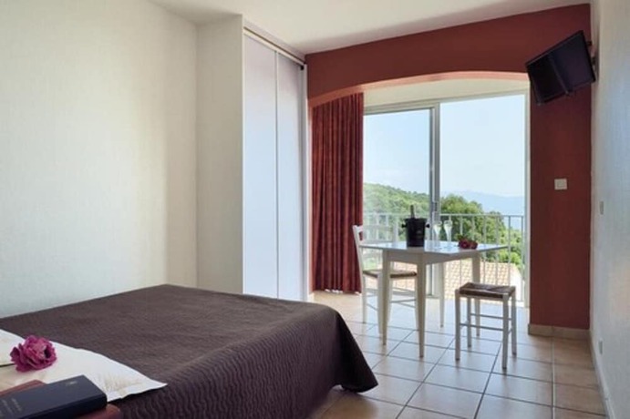 Imagen de la habitación del Hotel Alata. Foto 12