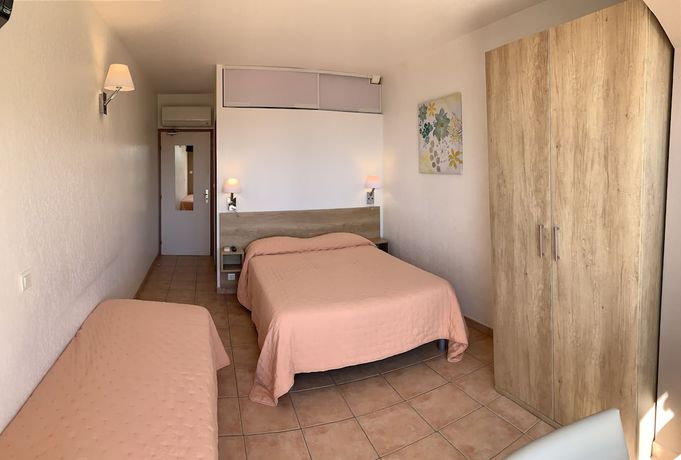 Imagen de la habitación del Hotel Alata. Foto 13
