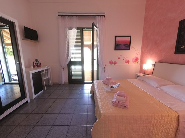 Imagen de la habitación del Hotel Alba Chiara. Foto 14