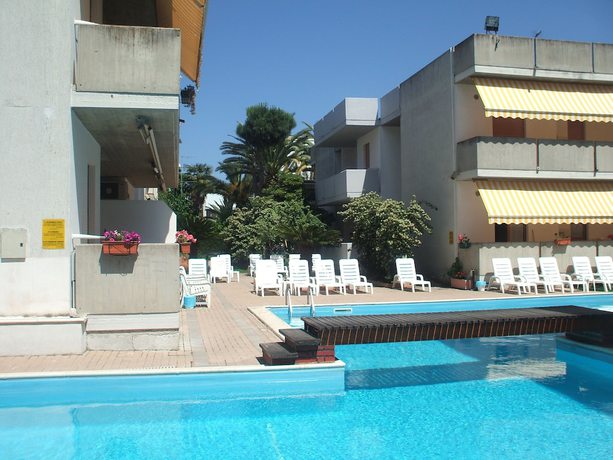 Imagen general del Hotel Alba Holiday. Foto 1