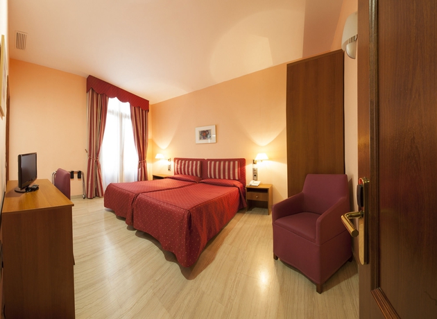 Imagen de la habitación del Hotel Alba, Las Ramblas. Foto 1