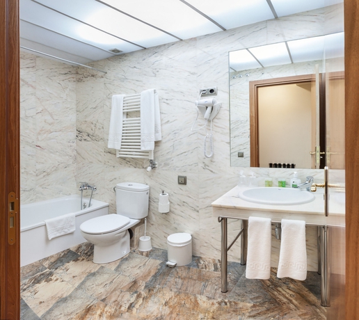 Imagen de la habitación del Hotel Alba, Las Ramblas. Foto 3