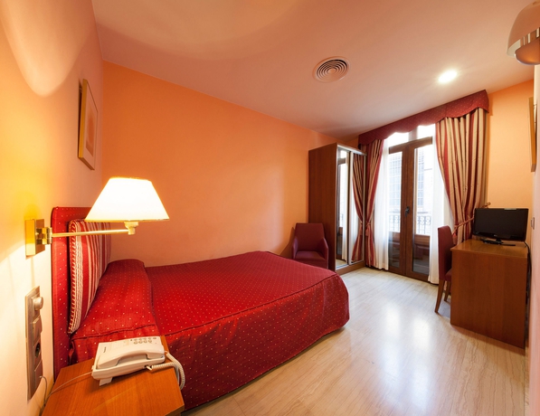 Imagen de la habitación del Hotel Alba, Las Ramblas. Foto 6