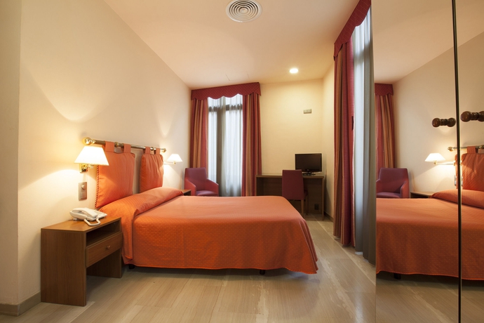 Imagen de la habitación del Hotel Alba, Las Ramblas. Foto 8