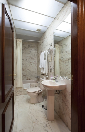 Imagen de la habitación del Hotel Alba, Las Ramblas. Foto 12