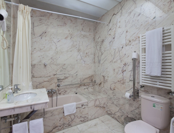 Imagen de la habitación del Hotel Alba, Las Ramblas. Foto 13