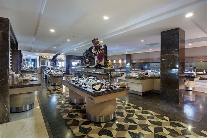 Imagen del bar/restaurante del Hotel Alba Queen - All Inclusive. Foto 5