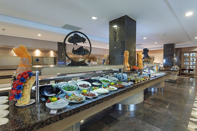 Imagen del bar/restaurante del Hotel Alba Queen - All Inclusive. Foto 7
