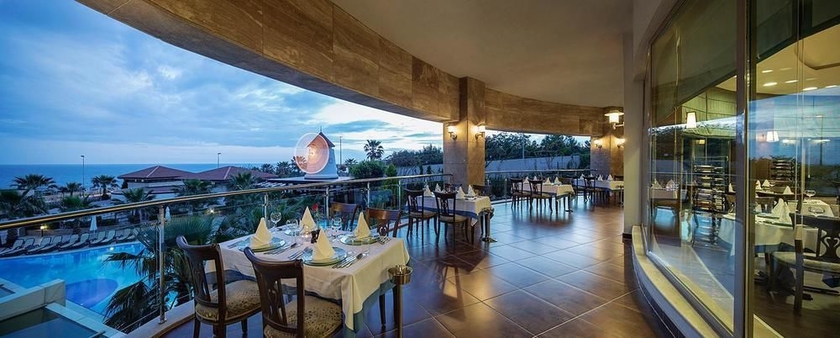 Imagen del bar/restaurante del Hotel Alba Royal - All Inclusive - Adults Only. Foto 11