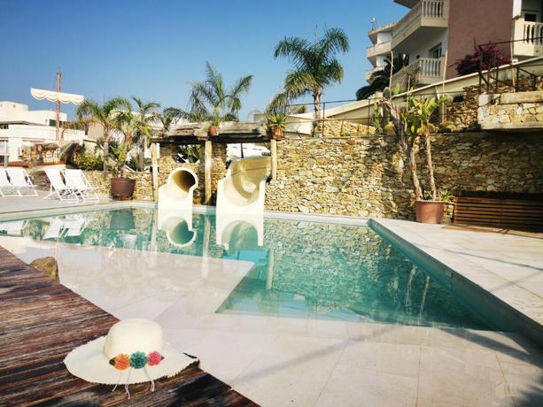 Imagen de la piscina del Hotel Alba Seleqtta. Foto 9