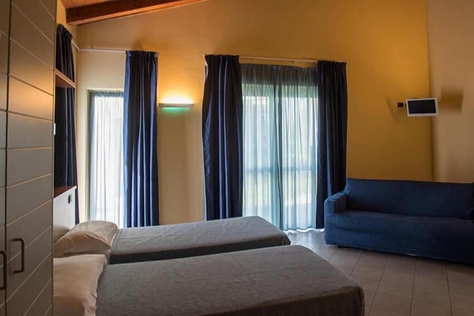 Imagen de la habitación del Hotel Alba Village. Foto 17