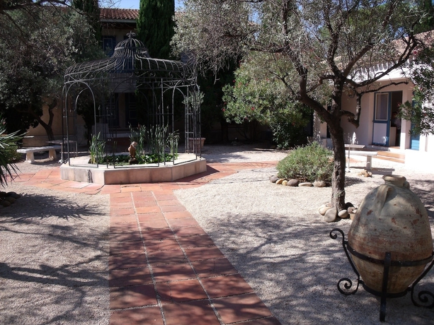 Imagen de los exteriores del Hotel Alba-flora. Foto 14