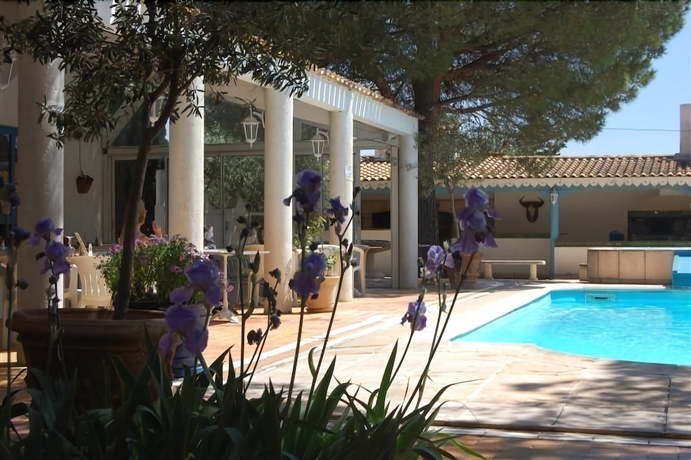 Imagen de los exteriores del Hotel Alba-flora. Foto 16