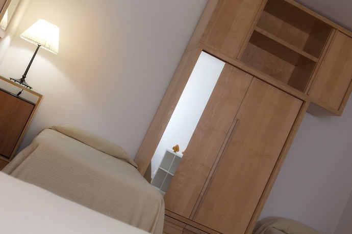 Imagen de la habitación del Hotel Alb&agrave;nia. Foto 6