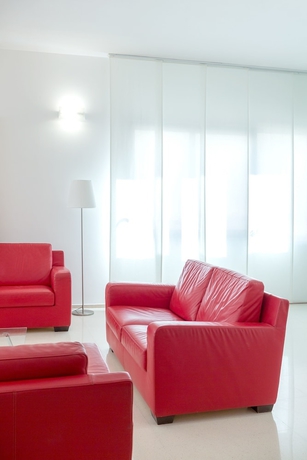 Imagen de los interiores del Hotel Alb&agrave;nia. Foto 17