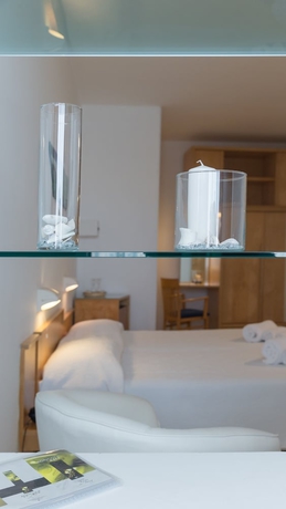 Imagen de la habitación del Hotel Alb&agrave;nia. Foto 11