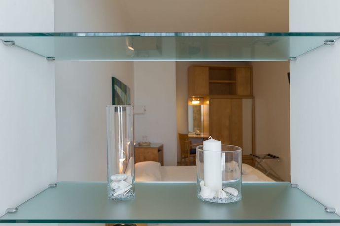 Imagen de la habitación del Hotel Alb&agrave;nia. Foto 13