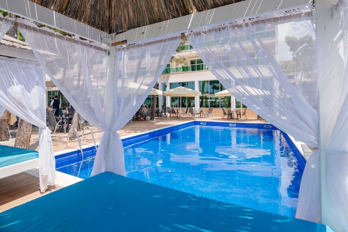 Imagen de la piscina del Hotel Albanian Star. Foto 18