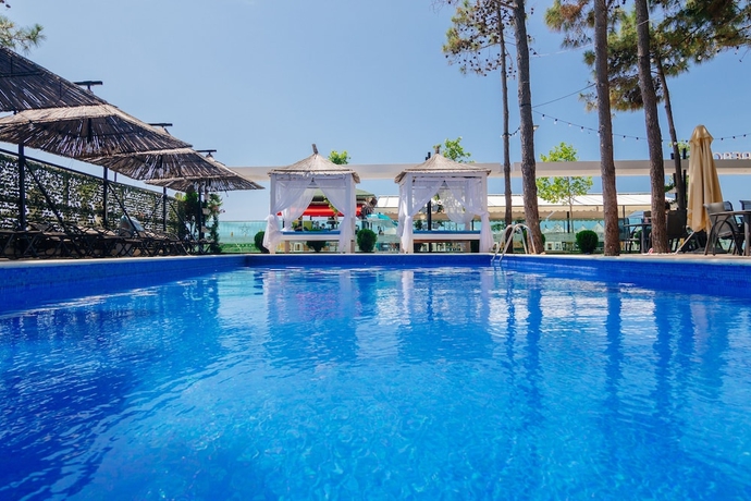 Imagen de la piscina del Hotel Albanian Star. Foto 19