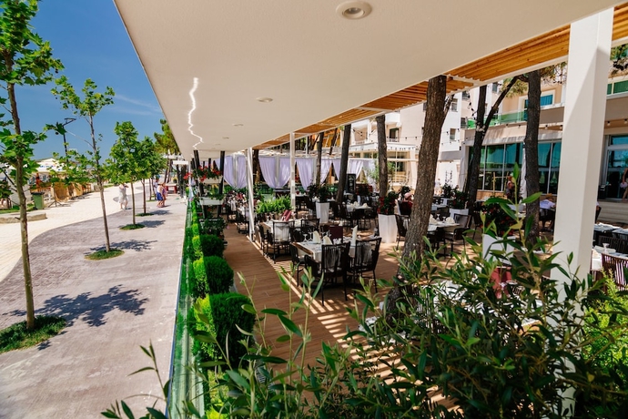 Imagen del bar/restaurante del Hotel Albanian Star. Foto 4