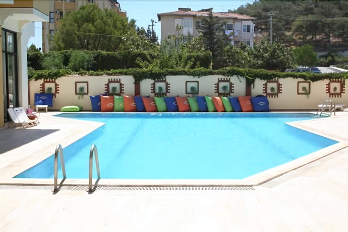 Imagen de la piscina del Hotel Albano, Cesme. Foto 19