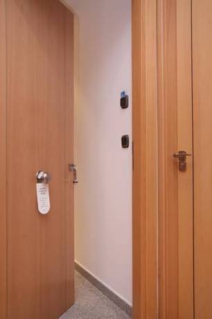 Imagen de la habitación del Hotel Albanta. Foto 16