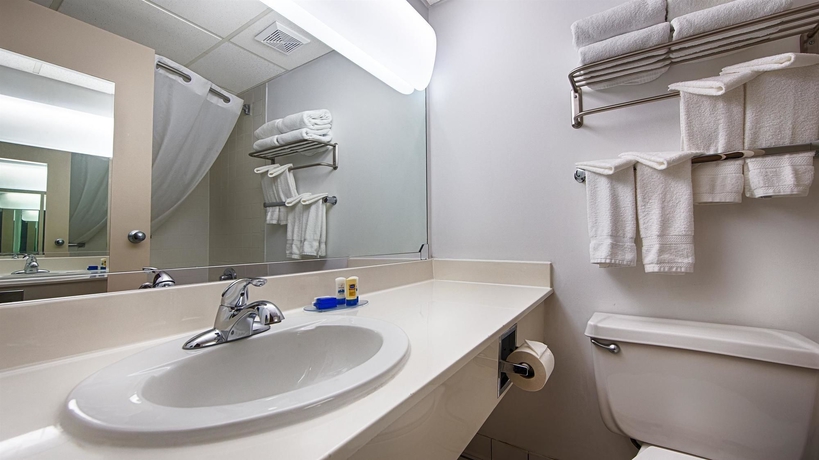 Imagen de la habitación del Hotel Albany Airport Inn. Foto 9