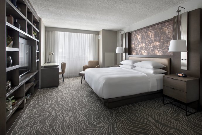 Imagen de la habitación del Hotel Albany Marriott. Foto 7
