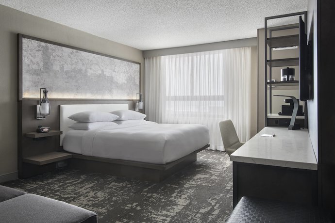 Imagen de la habitación del Hotel Albany Marriott. Foto 8