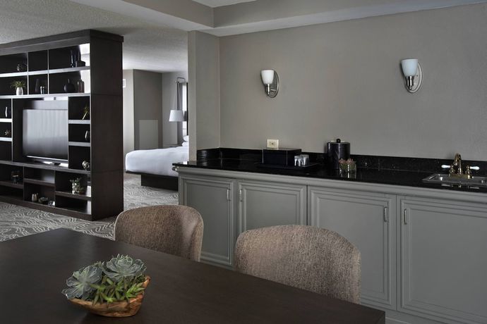 Imagen de la habitación del Hotel Albany Marriott. Foto 14