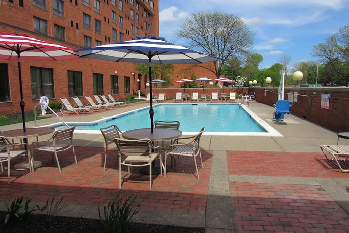 Imagen de la piscina del Hotel Albany Marriott. Foto 20