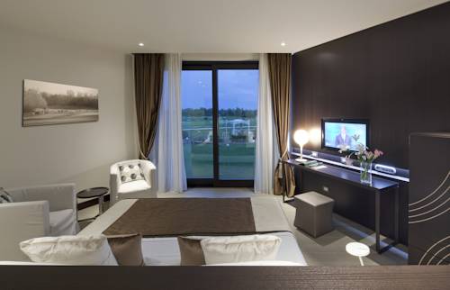 Imagen de la habitación del Hotel Albarella Golf. Foto 11