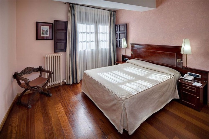 Imagen de la habitación del Hotel Albarracin. Foto 5