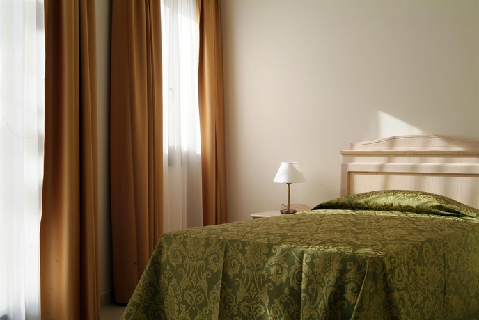 Imagen de la habitación del Hotel Albatres Palace. Foto 2