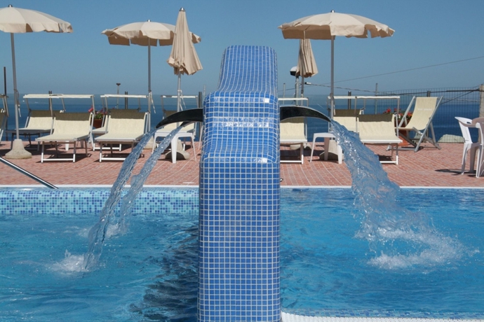 Imagen de la piscina del Hotel Albatros, Cuotto. Foto 16