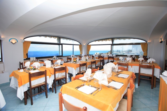 Imagen del bar/restaurante del Hotel Albatros, Cuotto. Foto 5