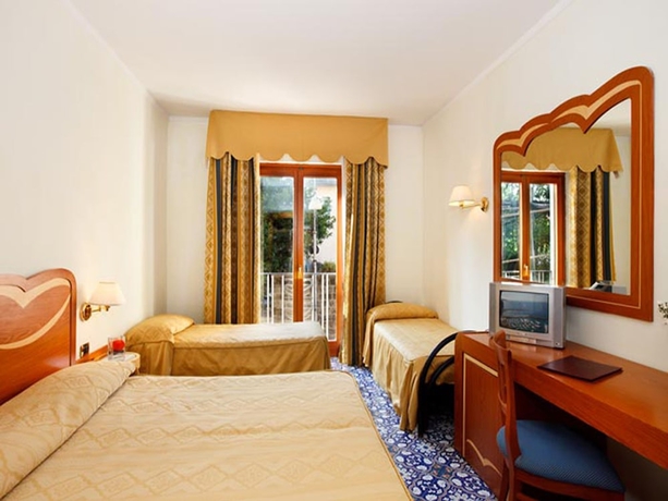 Imagen de la habitación del Hotel Albatros, Piano di Sorrento. Foto 4