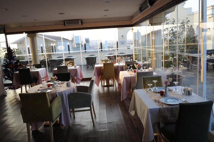 Imagen del bar/restaurante del Hotel Albatros Premier - Special Class. Foto 2