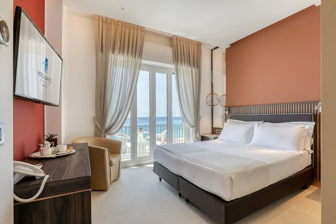 Imagen de la habitación del Hotel Albatros Varigotti. Foto 13