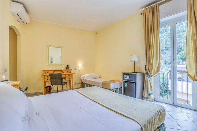 Imagen de la habitación del Hotel Albatros Varigotti. Foto 14