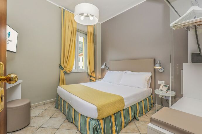 Imagen de la habitación del Hotel Albatros Varigotti. Foto 19