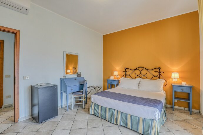 Imagen de la habitación del Hotel Albatros Varigotti. Foto 20