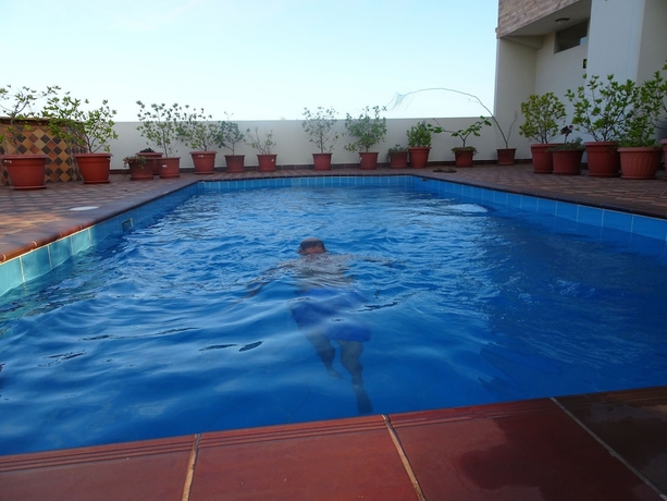 Imagen de la piscina del Hotel Albatross. Foto 17