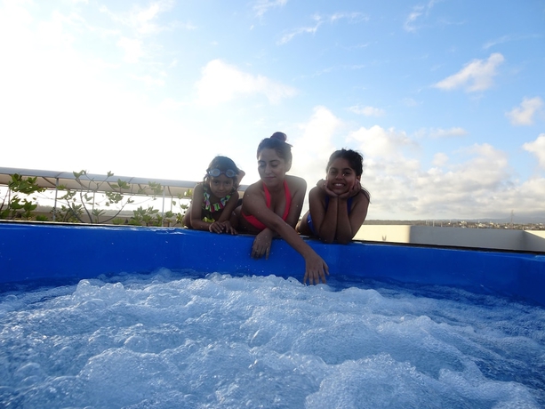 Imagen de la piscina del Hotel Albatross. Foto 18