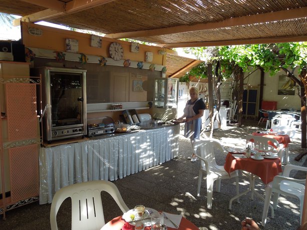 Imagen del bar/restaurante del Hotel Albatross, Livadi. Foto 3