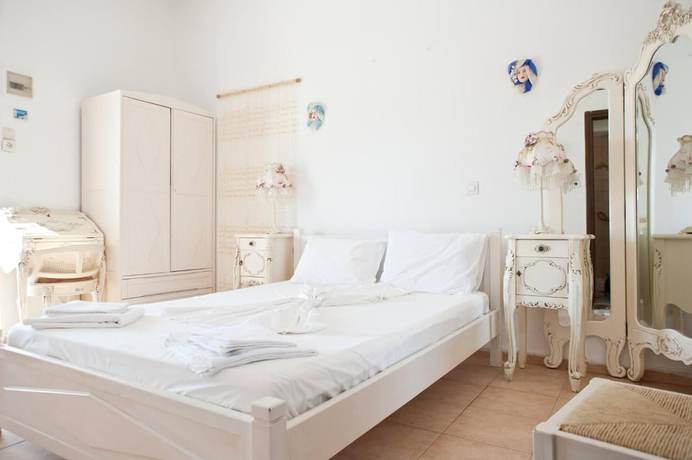 Imagen de la habitación del Hotel Albatross, Livadi. Foto 16